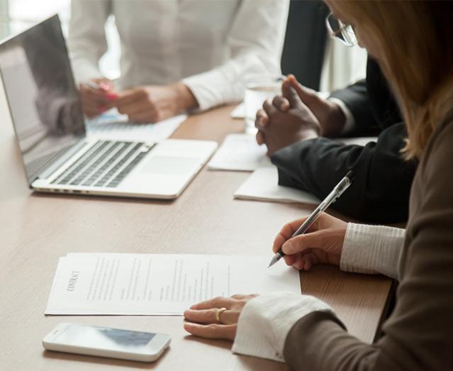 Avocat en contrats commerciaux